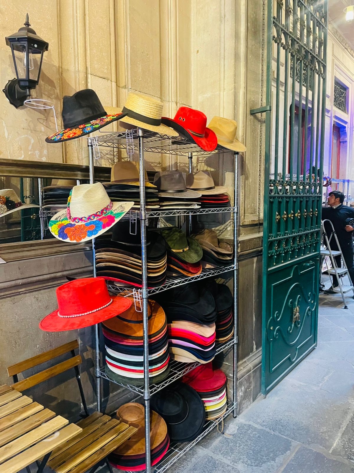 Montaje del mercado en Casa de los Ángeles